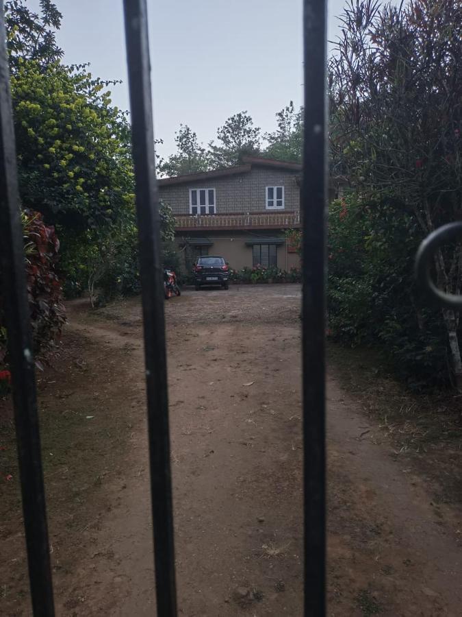 דירות מדיקרי Hill Side Estate מראה חיצוני תמונה